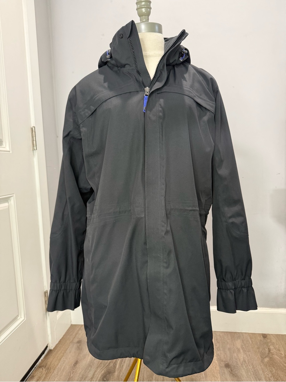 REI Black Hooded Waterproof Raincoat with Blue Zip Pull